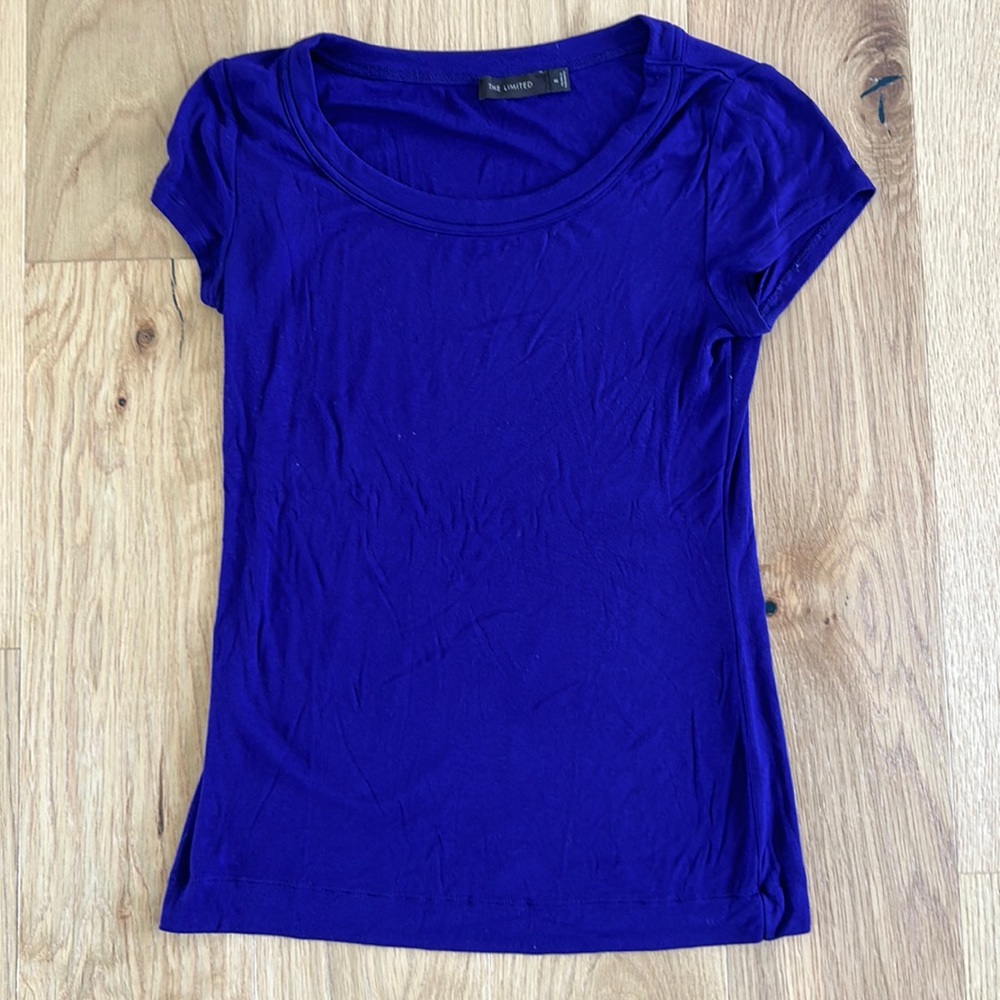 Women’s The Limited Short Sleeve T Shirt (medium)